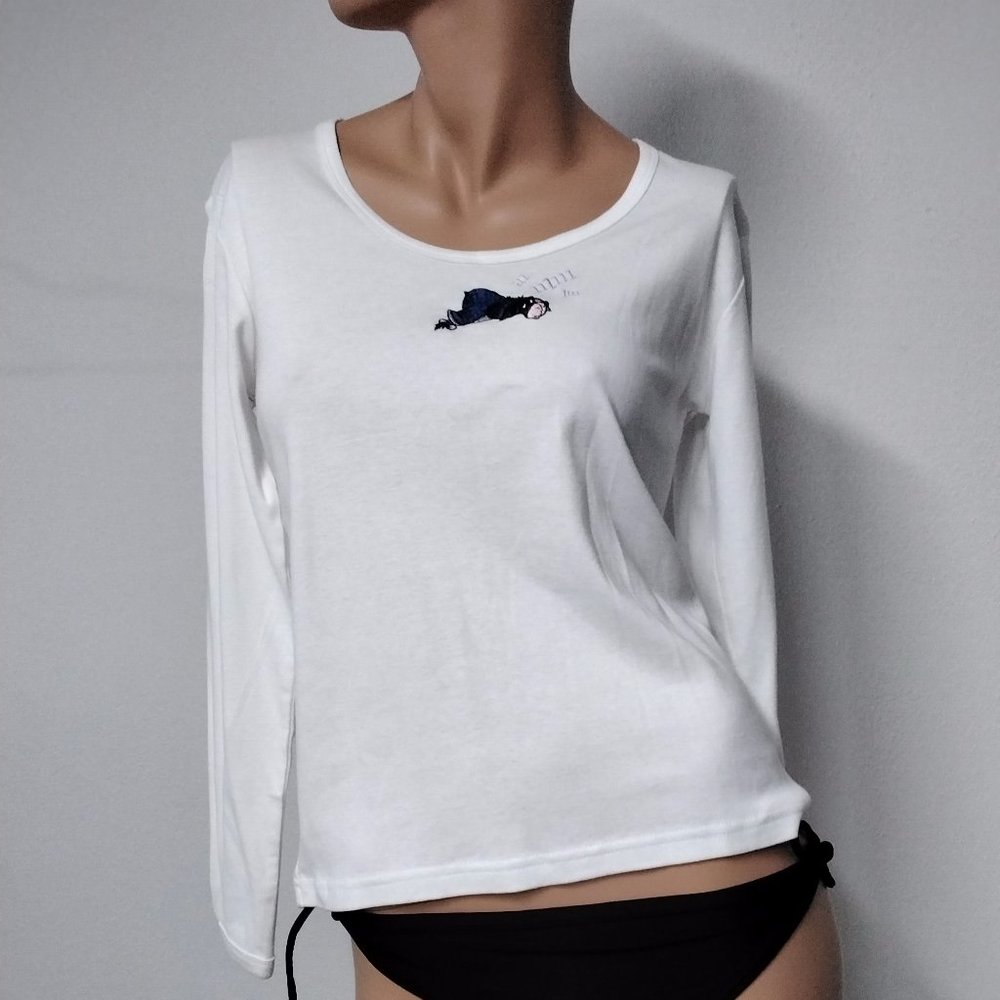 Disney store white top Tshirt Size M Eeyore long sleeve 100 % Cotton Bx014
